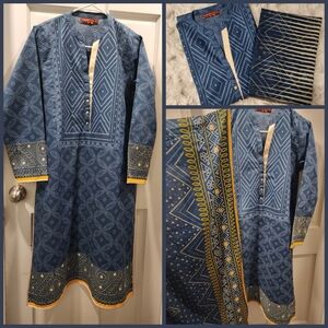Khaadi 2 piecs cambric kurta and dubatta in size 12 in Bluesh gray color.